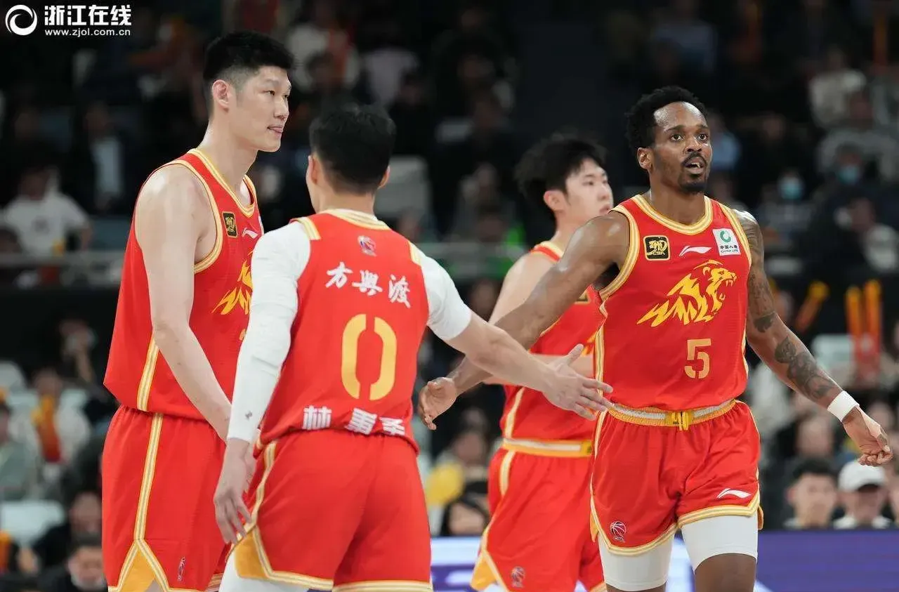 九游官网-转折点！广厦男篮内部沟通；英超转会期攻防权衡；媒体盛赞；高层口径保持一致(广厦男篮引援最新消息)